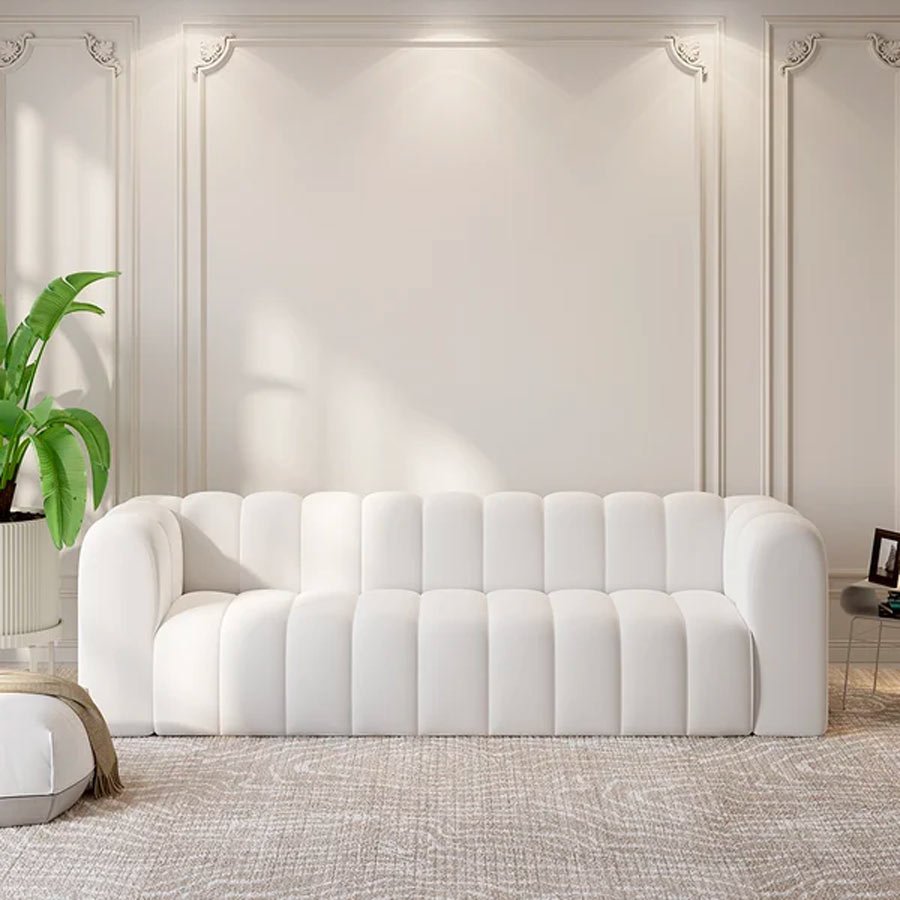 Un fauteuil en tissus velours qualité premium traité Anti-tache couleur blanc beige clair assise Moelleuse confortable en HR structure en bois massif livraison partout au Maroc gratuite pour villa appartement ou espace bureau accueil mobilier professionnel Casablanca Rabat Marrakech Tanger 