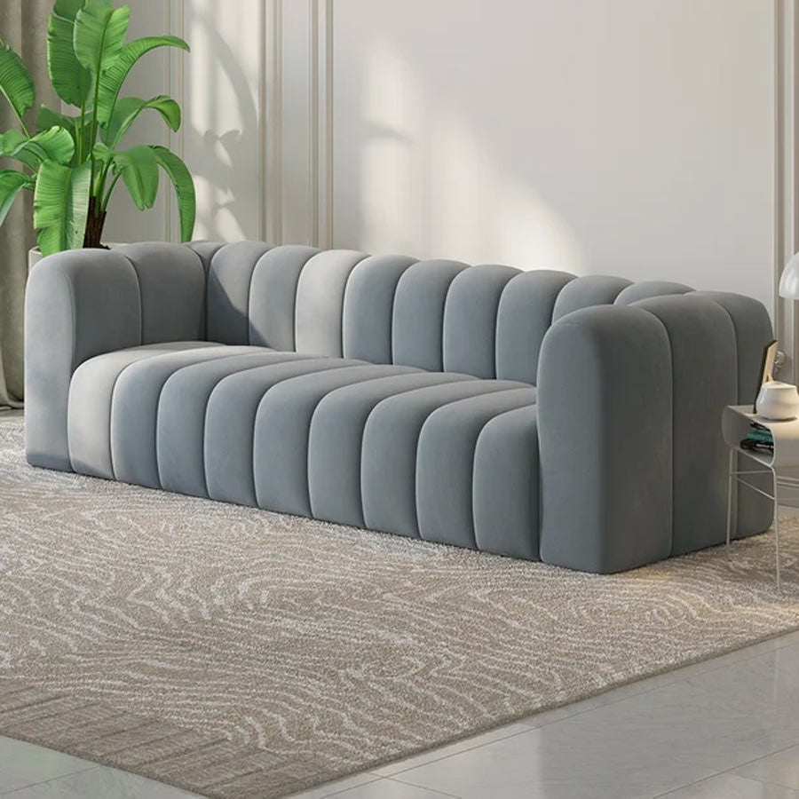 Un fauteuil en tissus velours qualité premium traité Anti-tache couleur bleu azur assise Moelleuse confortable en HR structure en bois massif livraison partout au Maroc gratuite pour villa appartement ou espace bureau accueil 