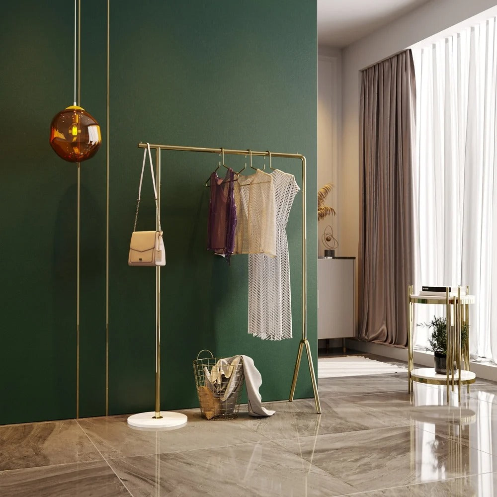 Porte-vêtements en métal doré et marbre blanc design chic