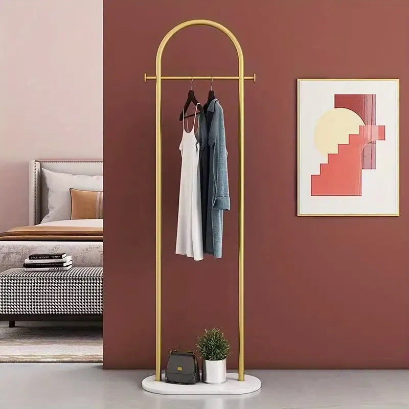 Support vêtement mural libre style minimaliste Maroc