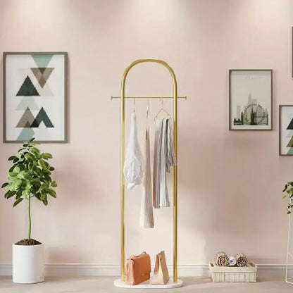 Support vêtements autoportant chic pour entrée ou dressing