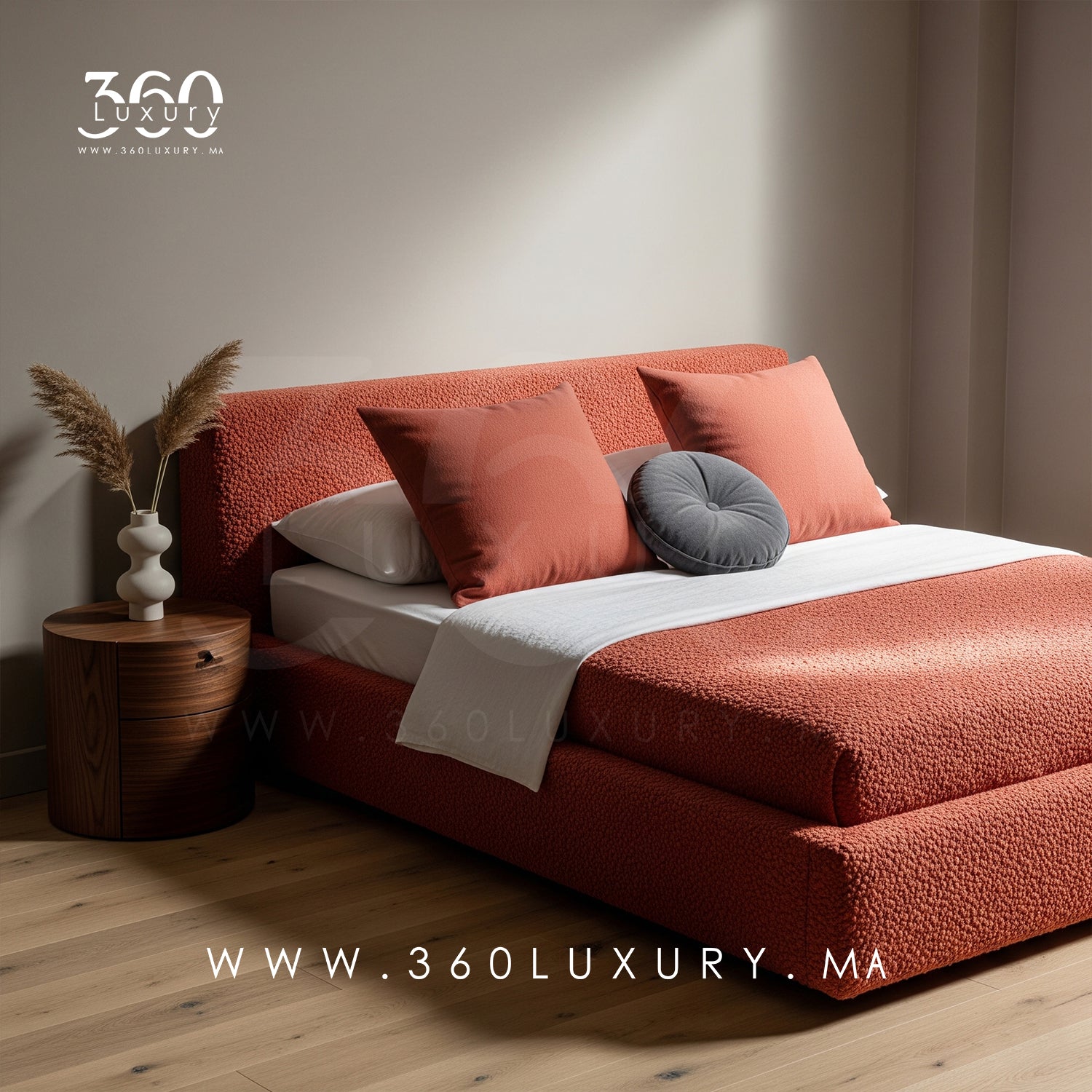 Détails couture et texture bouclette du lit SIENA rouge terracotta, Lit 180cm, 200cm, 140cm, SIENA bouclette rouge, structure en bois massif, 360Luxury Maroc, solde, promotion, prix pas cher, livraison depuis l'usine 